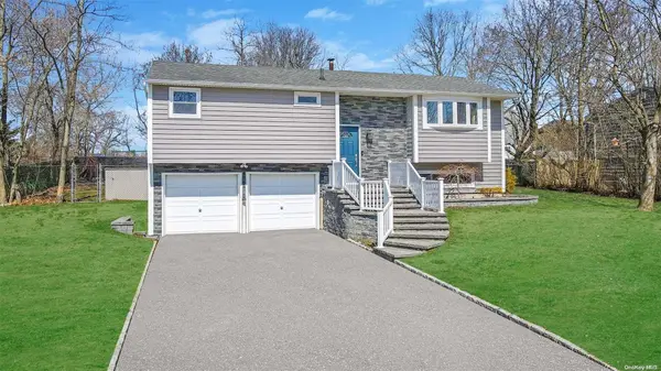 121 Berkeley AVE, Selden, NY 11784