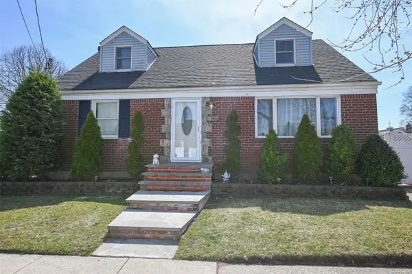 1101 Russell ST, Franklin Square, NY 11010