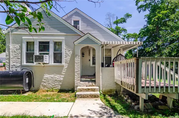 172 4th AVE, Huntington Station, NY 11746