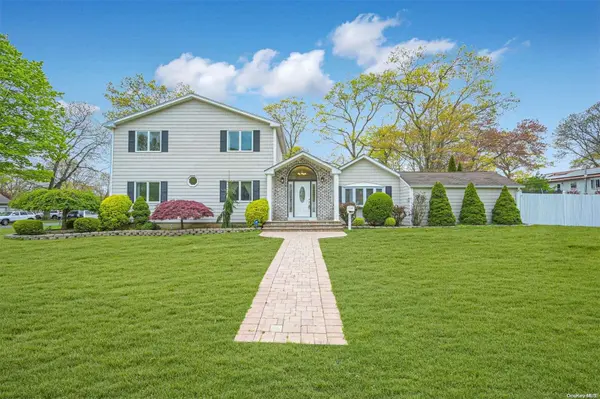 76 Altmar AVE, West Islip, NY 11795