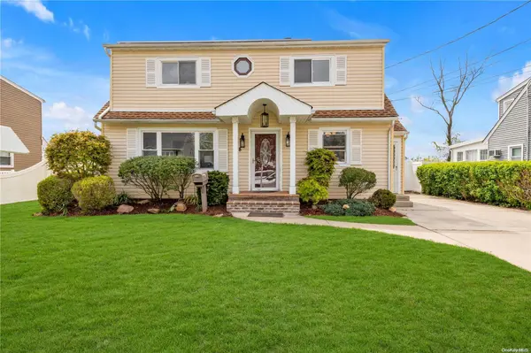 18 W 23rd ST, Deer Park, NY 11729