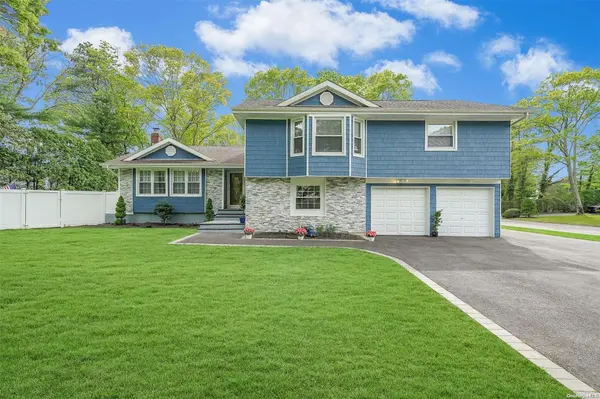 2 Blue Ridge WAY, Ridge, NY 11961