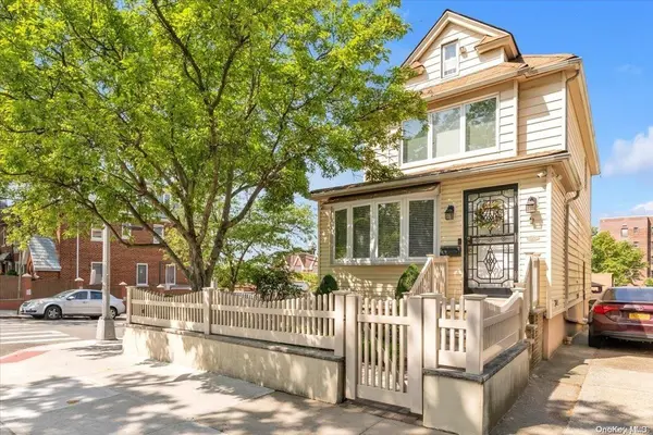 52-76 66th ST, Maspeth, NY 11378