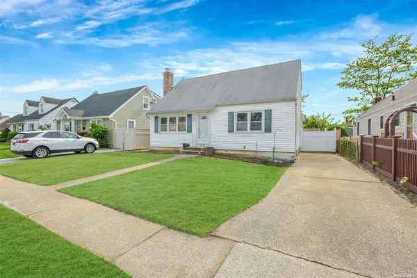 1388 Harding ST, North Bellmore, NY 11710