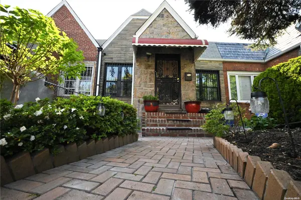 25-40 86 ST, East Elmhurst, NY 11369