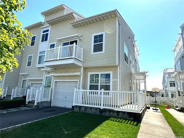 162 Sea Grass LN, Arverne, NY 11692