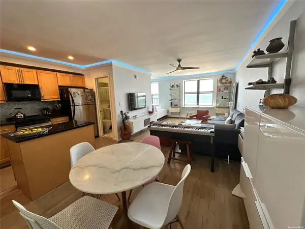 129 Beach 118th ST #4D, Rockaway Park, NY 11694
