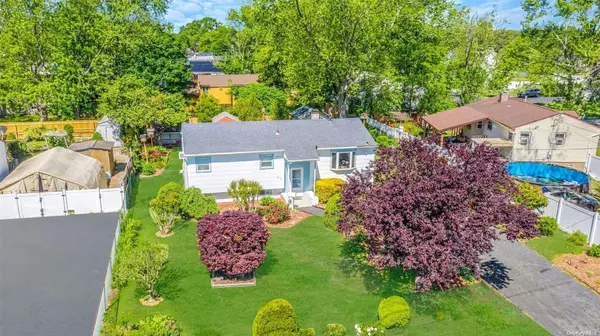 3116 Sipp AVE, Medford, NY 11763