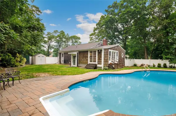 20 Lincoln DR, Rocky Point, NY 11778