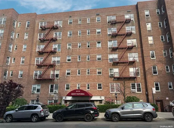 90-02 63 DR #6E, Rego Park, NY 11374