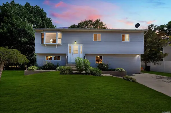 8 Lark DR, Centereach, NY 11720