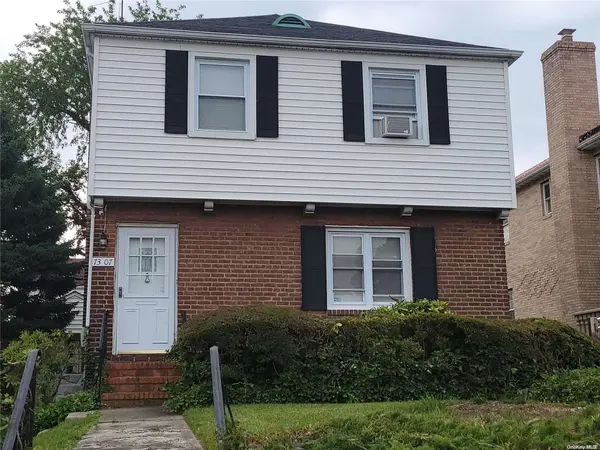 73-07 183rd ST, Fresh Meadows, NY 11366
