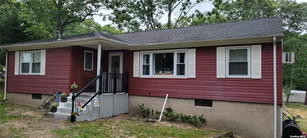 61 Plymouth BLVD, Smithtown, NY 11787