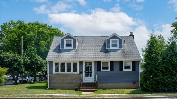 95 Lakeview AVE, Lynbrook, NY 11563