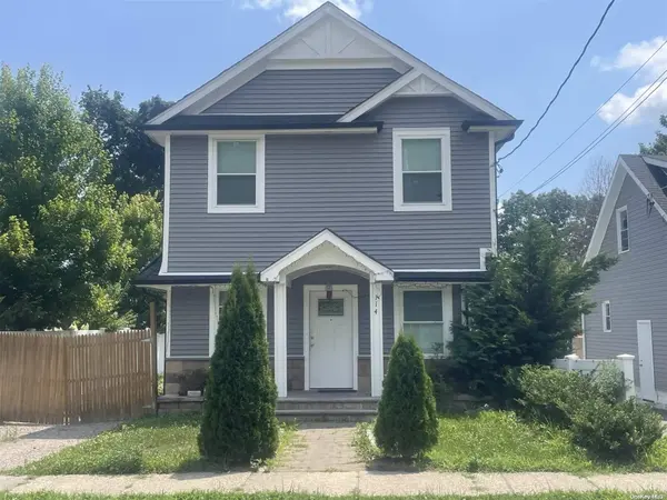 114 Columbia ST, Huntington Station, NY 11746