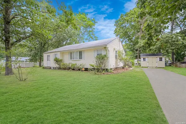 42 J T BLVD, Riverhead, NY 11901