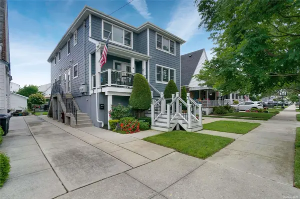 454 Beach 128th ST, Rockaway Park, NY 11694