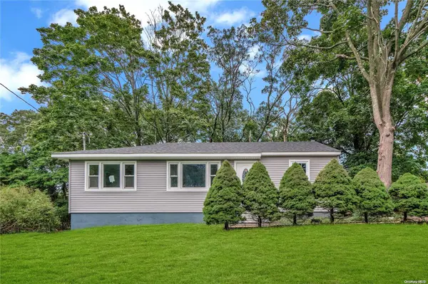 27 Overhill RD, Rocky Point, NY 11778