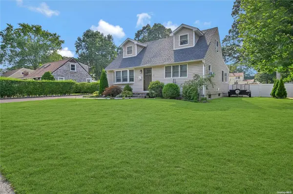 121 Stanley DR, Centereach, NY 11720
