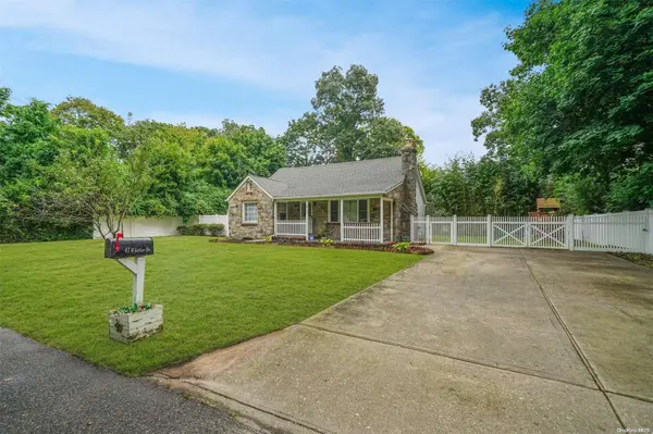 41 Whittier DR, Mastic Beach, NY 11951