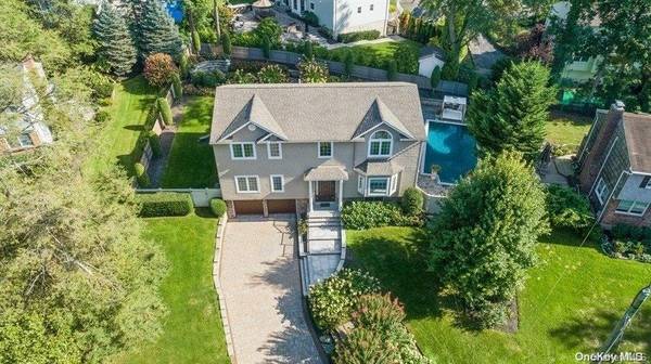 76 Bay RD, Halesite, NY 11743