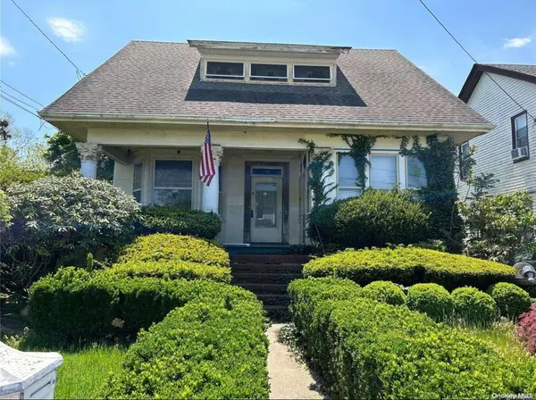 22 Carman ST, Patchogue, NY 11772