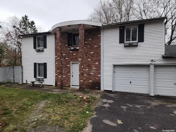 1 Linden Street, Coram, NY 11727