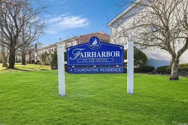 101 Fairharbor DR #101, Patchogue, NY 11772