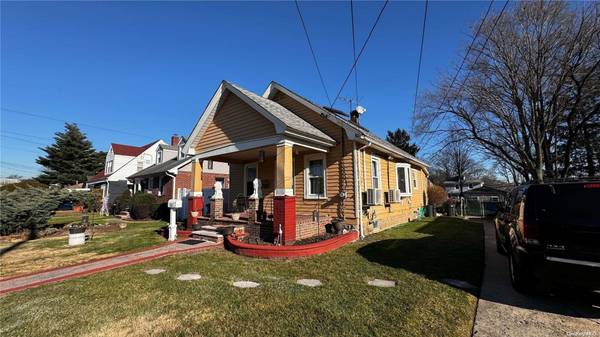 817 Davis AVE, Uniondale, NY 11553