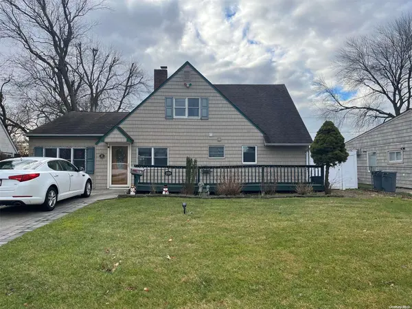 209 Blacksmith RD, Levittown, NY 11756