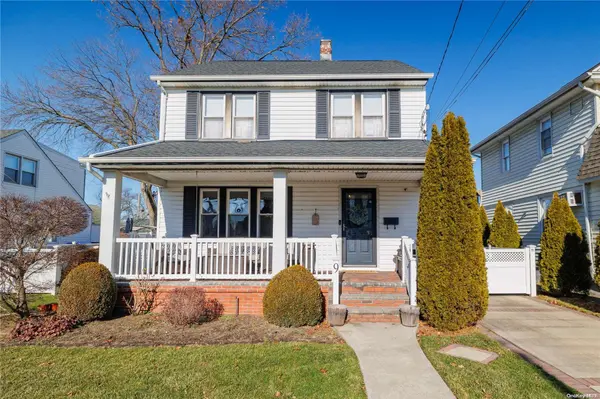 9 Allen ST, Lynbrook, NY 11563