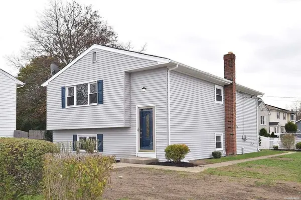 84 Schleigel BLVD #1st Fl, Amityville, NY 11701