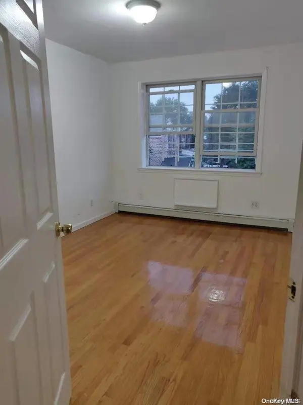 60-36 82 ST #3, Middle Village, NY 11379