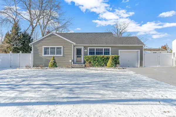 212 E 4th ST, Deer Park, NY 11729