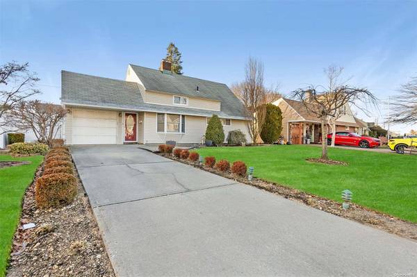73 Barrister RD, Levittown, NY 11756