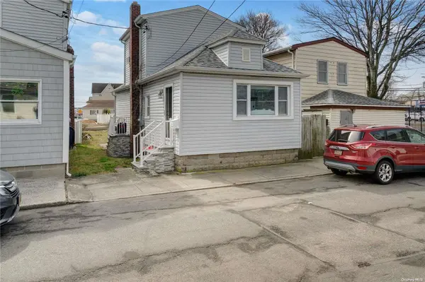 14 E 9th RD, Broad Channel, NY 11693