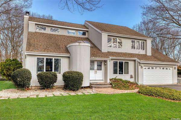 7 Northumberland DR, Shoreham, NY 11786