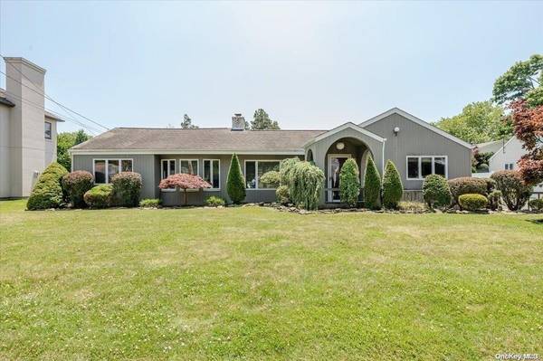 50 Lagoon BLVD, Massapequa, NY 11758