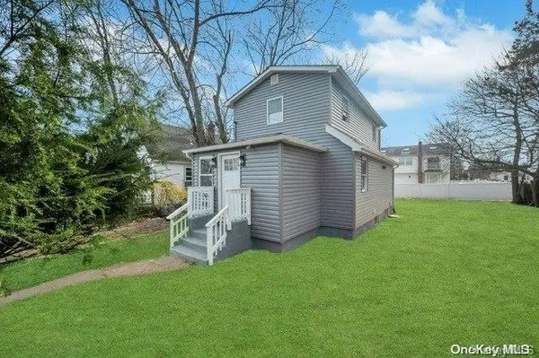6 S 24th ST, Wyandanch, NY 11798