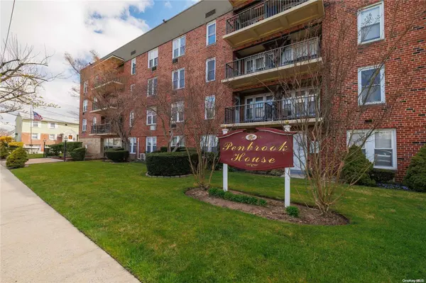 60 Hempstead AVE #3Q, Lynbrook, NY 11563