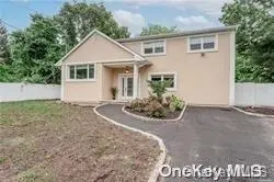 120 Atlantic PL, Hauppauge, NY 11788