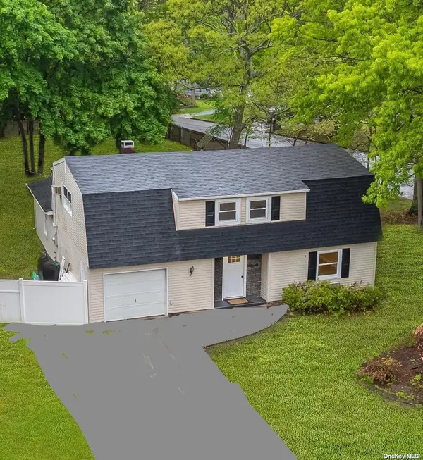 2 Shearwater Ct, Centereach, NY 11720