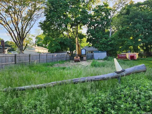 34 S 29th ST, Wyandanch, NY 11798