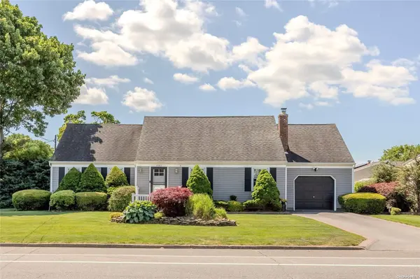 1563 Herzel BLVD, West Babylon, NY 11704