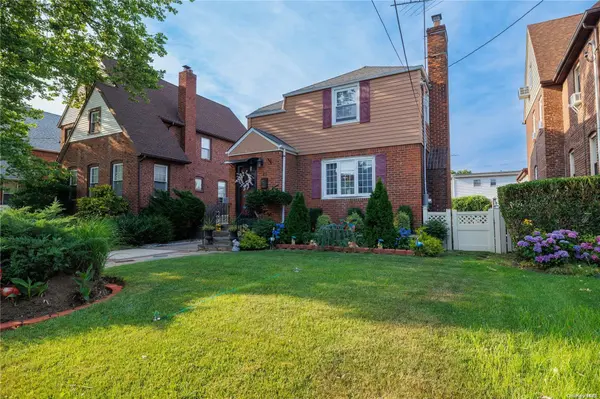 75 Canterbury, Lynbrook, NY 11563