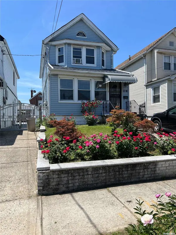 93-38 209th ST, Queens Village, NY 11428