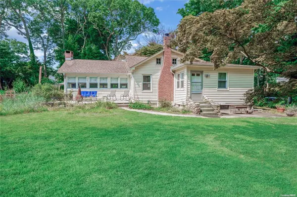 432 Harrison DR, Centerport, NY 11721