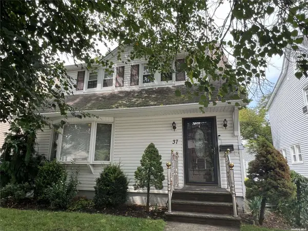 37 Pembroke ST, Williston Park, NY 11596