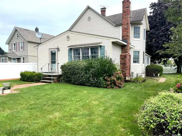 203 New York AVE, Lindenhurst, NY 11757