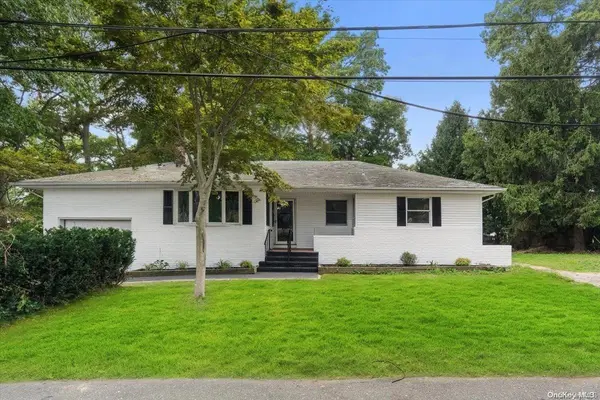 242 N 4th ST, Ronkonkoma, NY 11779